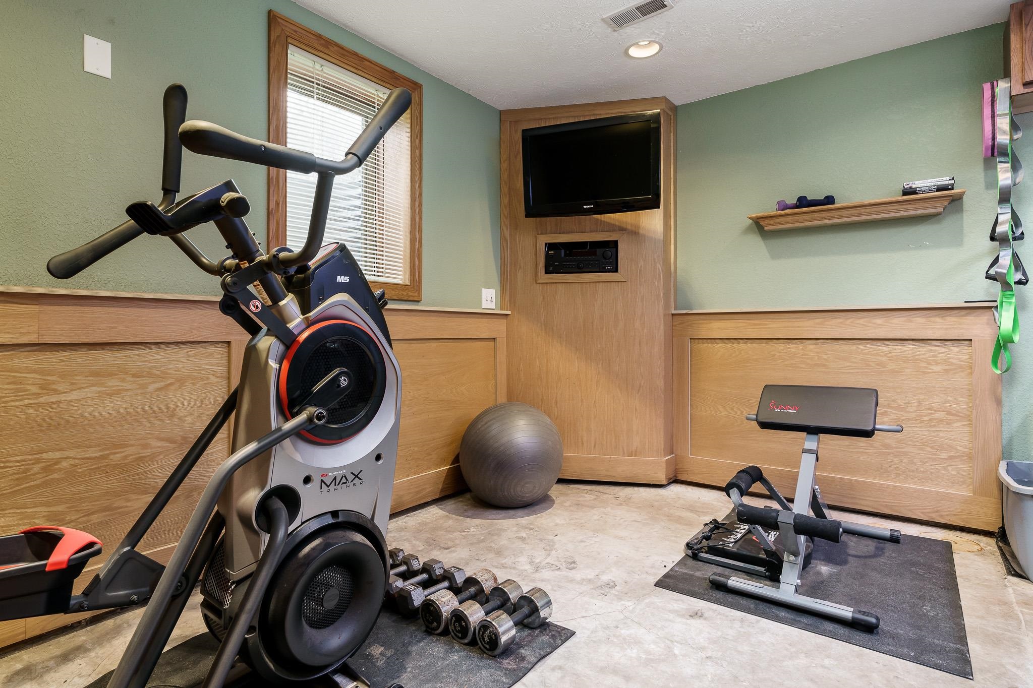 2615 Graham Road Belvidere, IL 61008 - Photo 38 of 39 a room with gym equipment and a flat screen tv