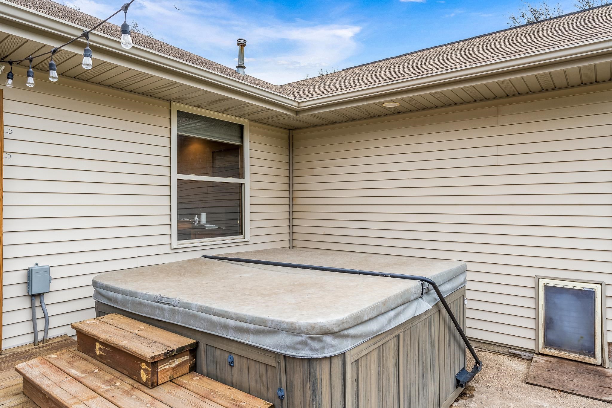 2615 Graham Road Belvidere, IL 61008 - Photo 9 of 39 a balcony with table and chairs
