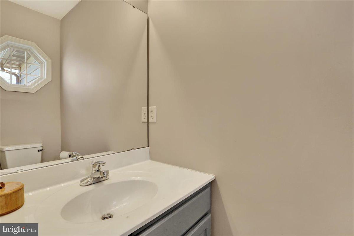 5107 Stoudts Ferry Bridge Road Reading, PA 19605 - Photo 10 of 40 1/ 2 bath first floor
