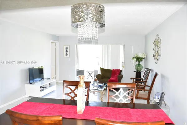 $132,500 | 9020 Sunrise Lakes Boulevard, Unit 304, Sunrise, FL 33322