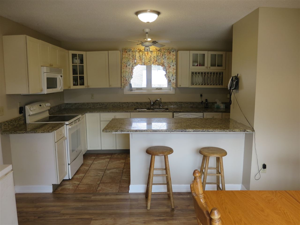 1152 Vail Road Bennington, VT 05201 - Photo 4 of 24