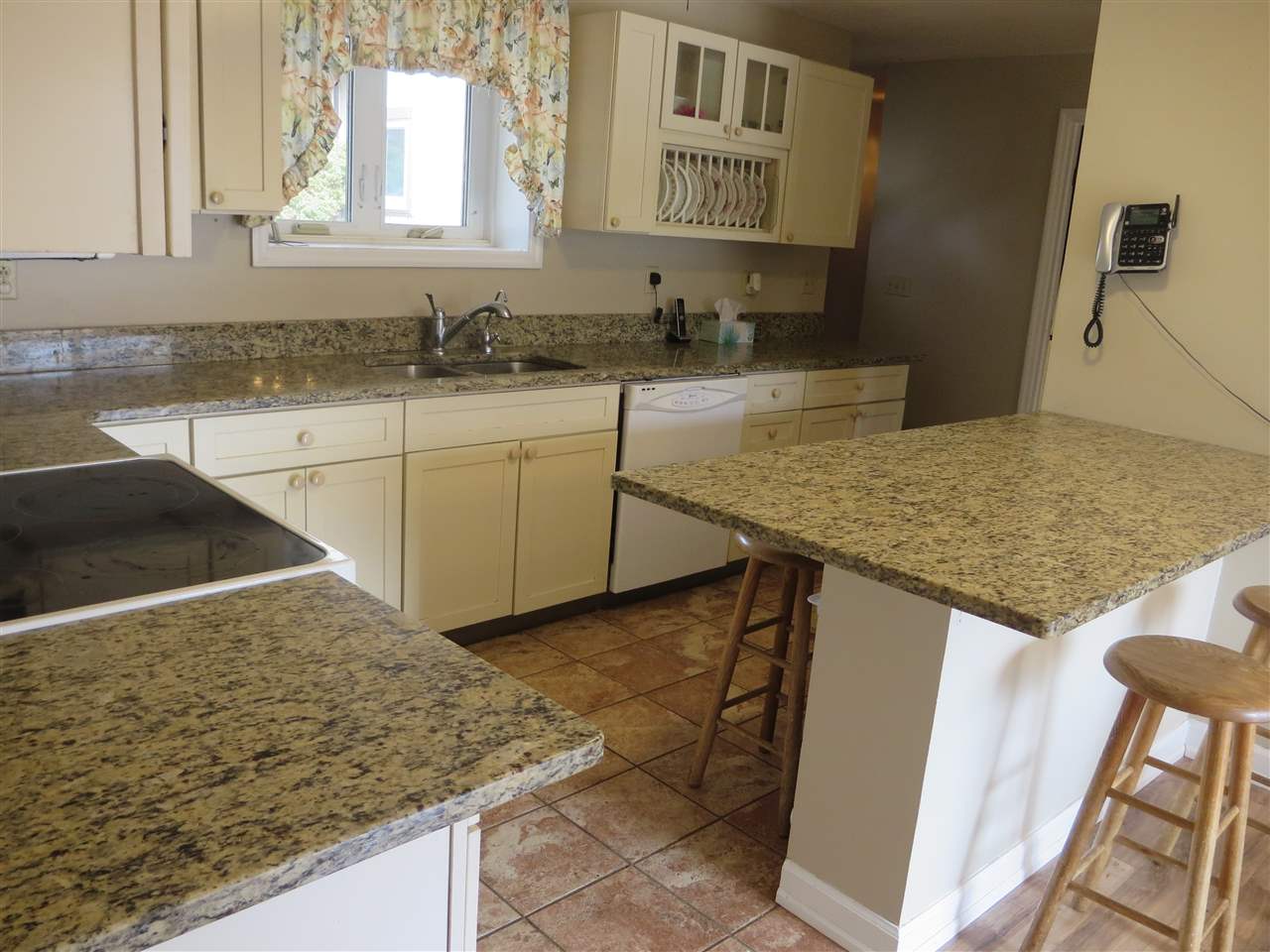 1152 Vail Road Bennington, VT 05201 - Photo 5 of 24