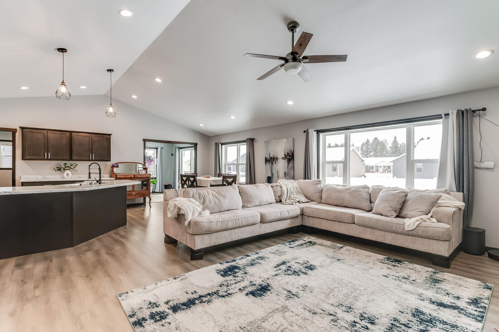 2007 Spakenburg Road Holmen, WI 54636 - Photo 10 of 42 16_2007SpakenburgRd_LivingRm4_mls