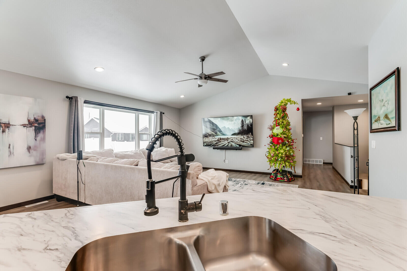 2007 Spakenburg Road Holmen, WI 54636 - Photo 17 of 42 21_2007SpakenburgRd_Kitchen4_mls