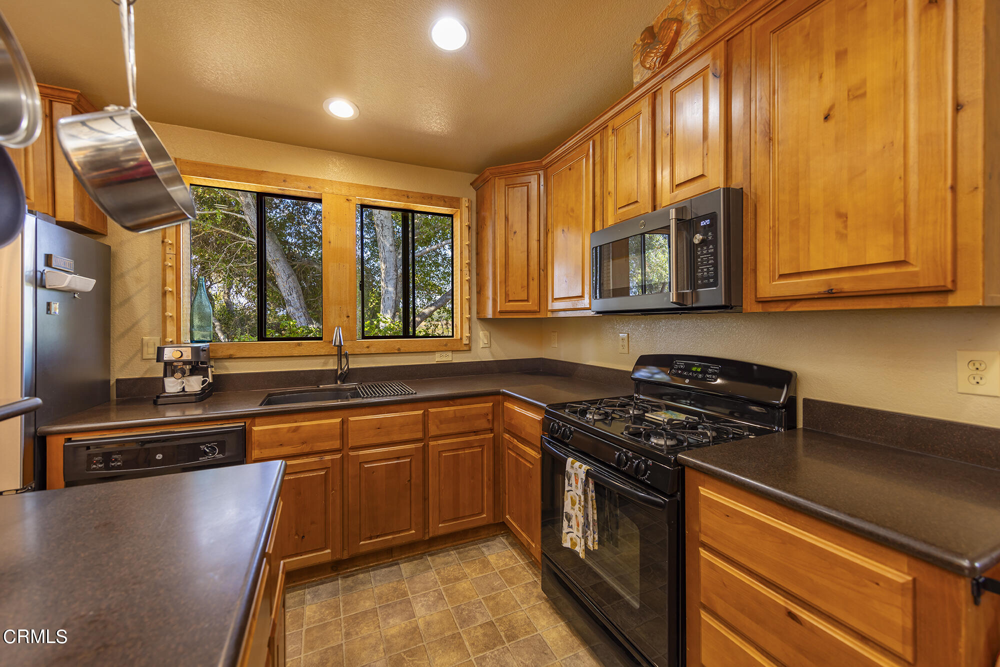 1273 South Rice Road, Unit 83 Ojai, CA 93023 - Photo 13 of 38 S8C_ 1273 S Rice 83_kitchen2