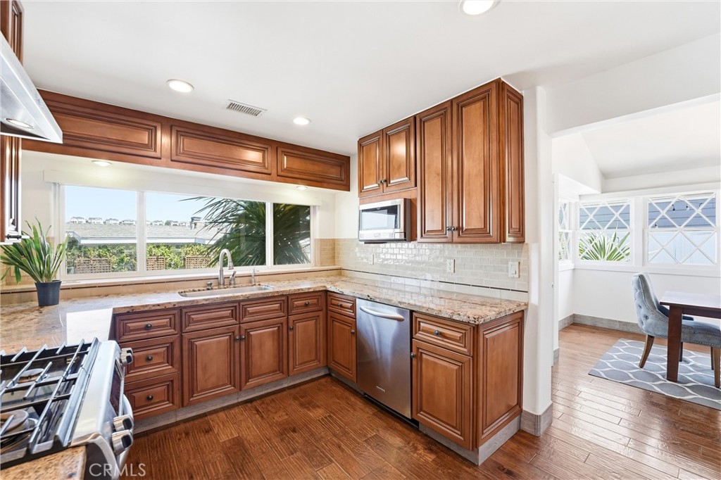53 Saratoga Newport Beach, CA 92660 - Photo 12 of 38 Gallery Image 12