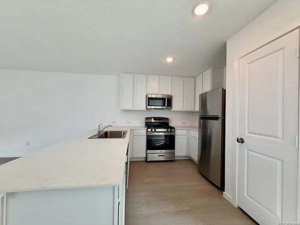 $1,725 | 10319 Munoz Manor, San Antonio, TX 78214