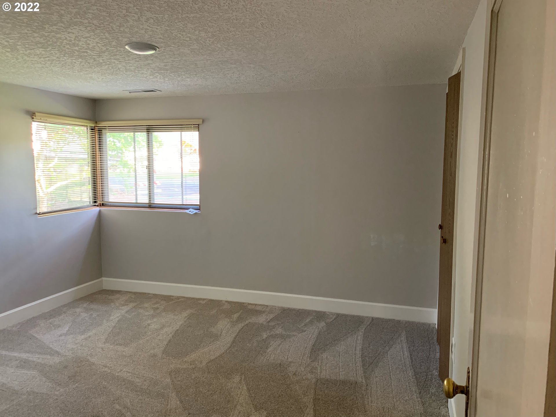 7427 Southwest Ruger Lane Portland, OR 97223 - Photo 11 of 15 Gallery Image 11
