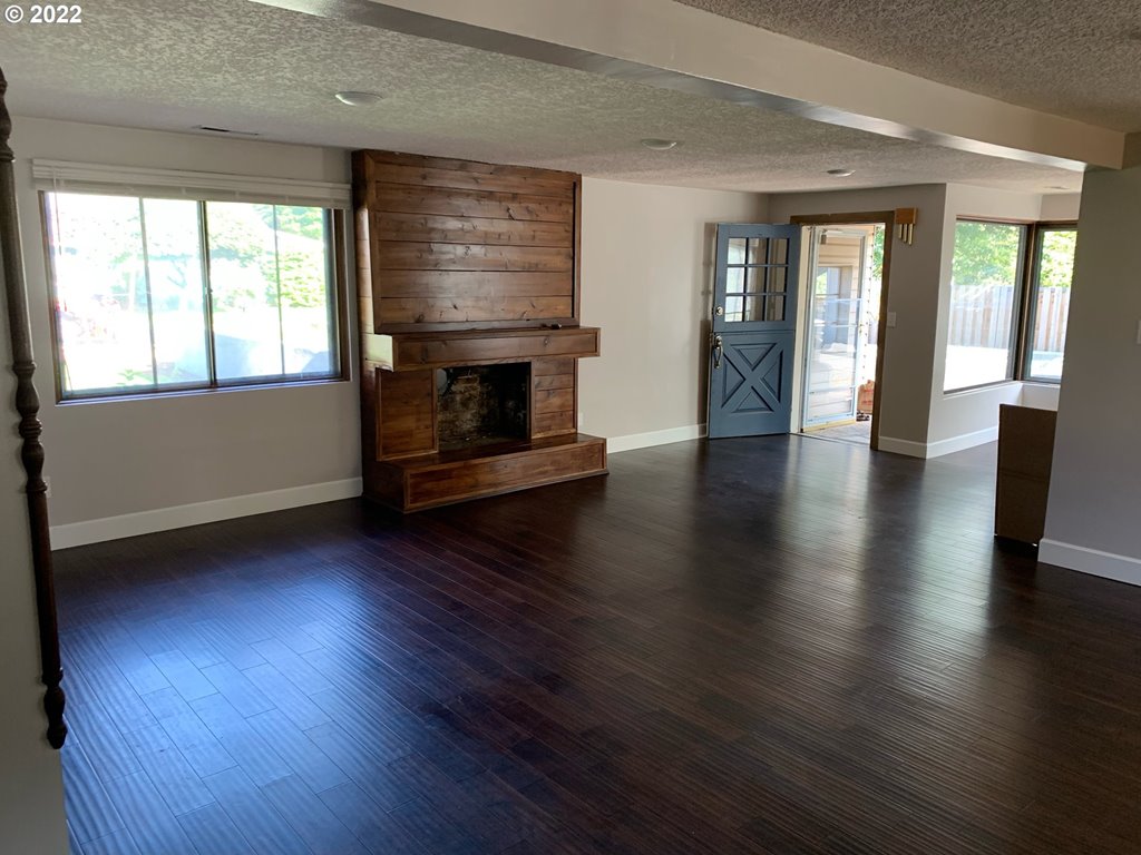 7427 Southwest Ruger Lane Portland, OR 97223 - Photo 3 of 15 Gallery Image 3