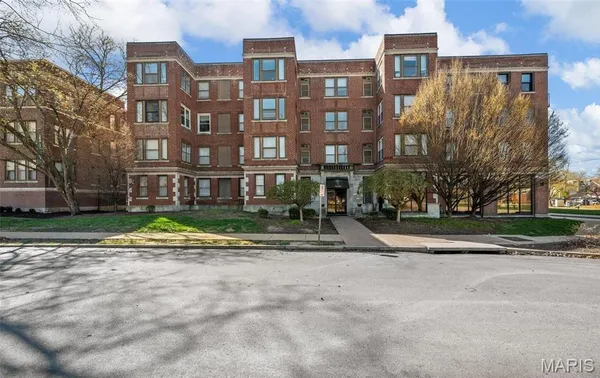 $89,900 | 5696 Kingsbury Avenue, Unit 406, St. Louis, MO 63112