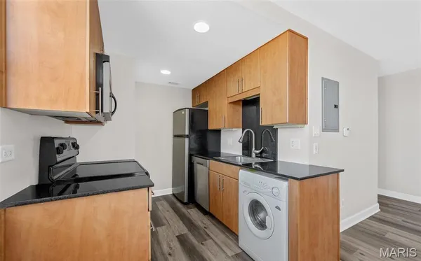 $89,900 | 5696 Kingsbury Avenue, Unit 406, St. Louis, MO 63112