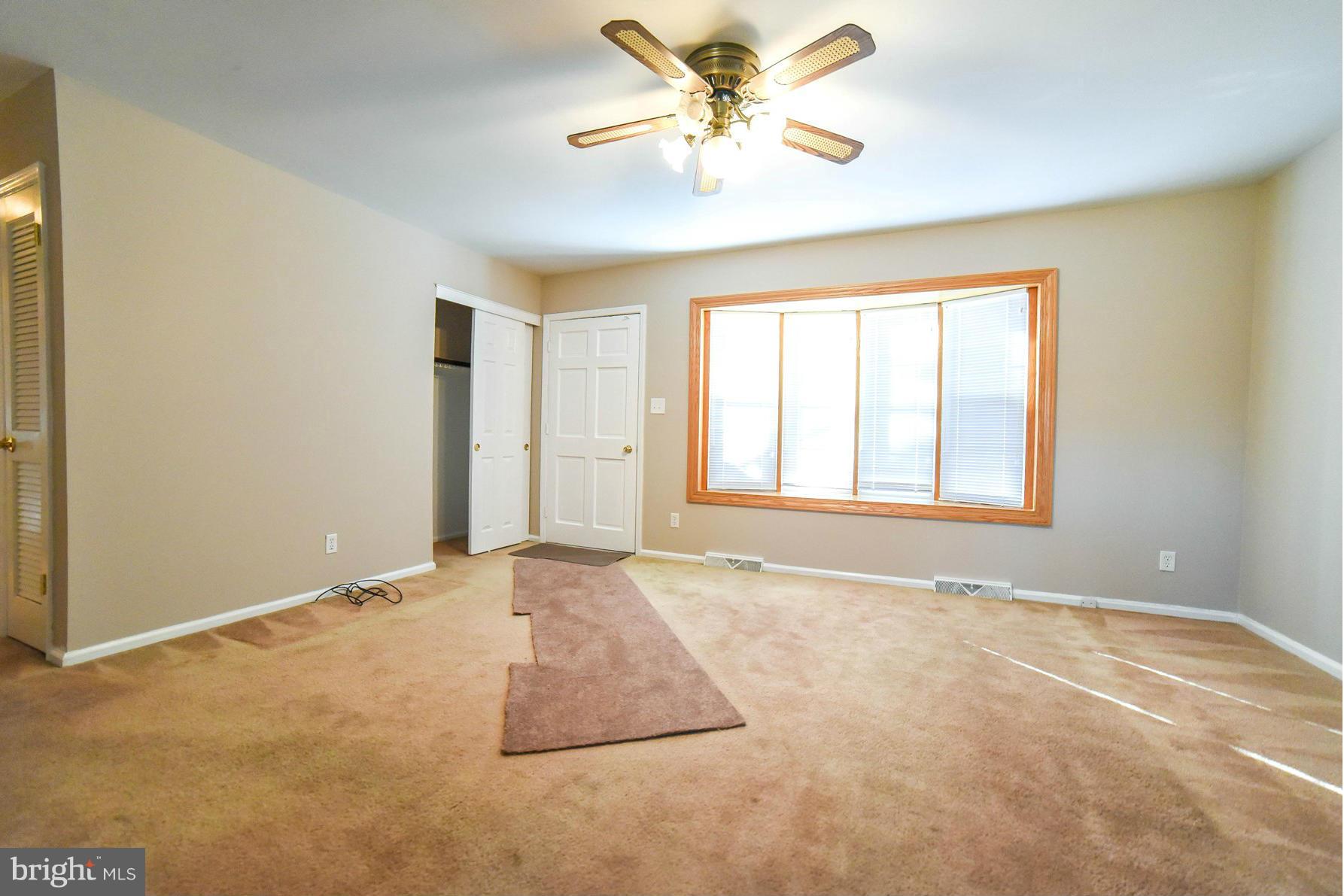 22084 Fox Ridge Road Lexington Park, MD 20653 - Photo 3 of 29 Living room