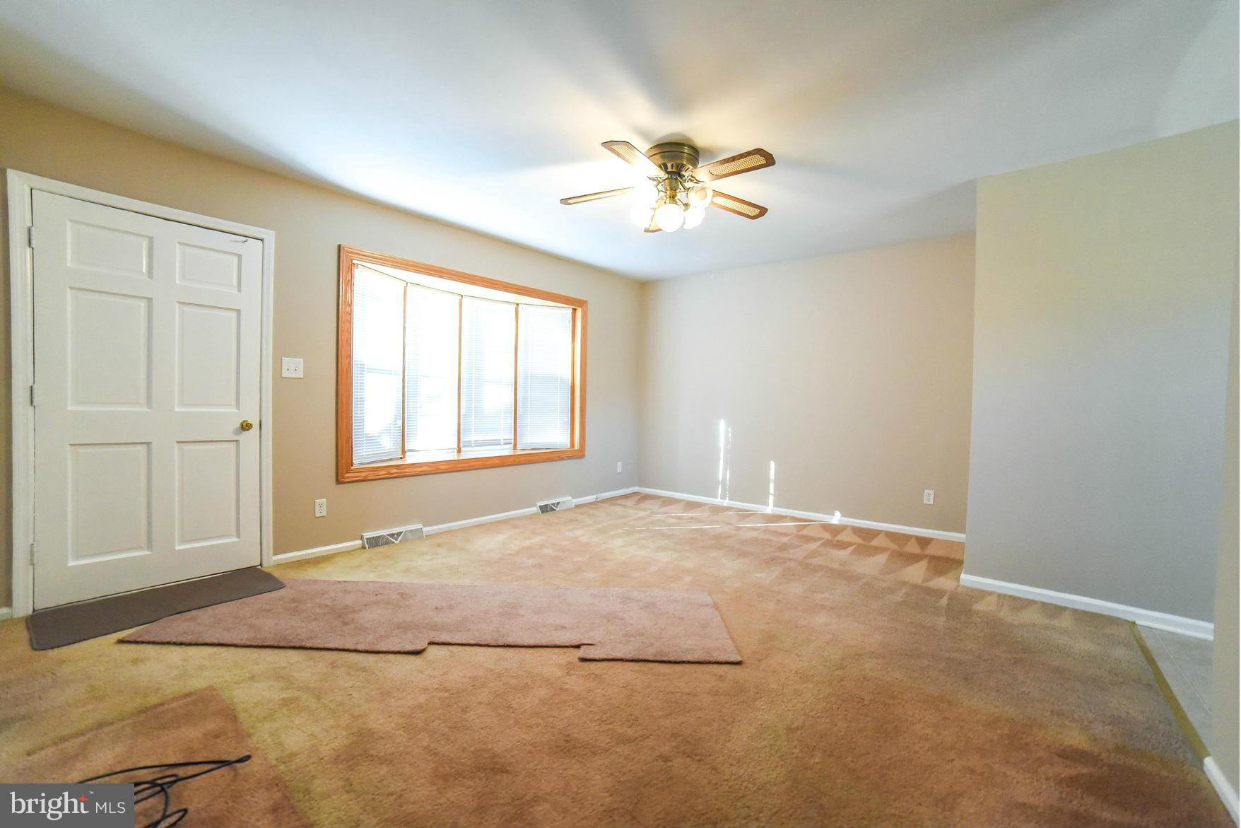22084 Fox Ridge Road Lexington Park, MD 20653 - Photo 10 of 29 Living room