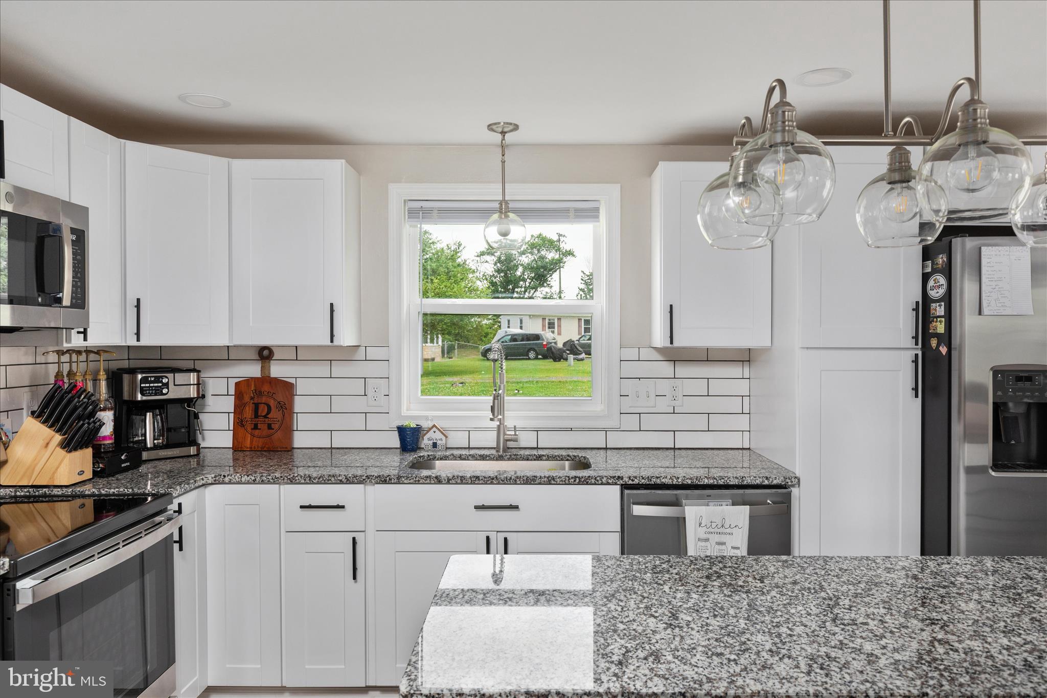 5848 Cardinal Street Mount Jackson, VA 22842 - Photo 4 of 43 Kitchen with tile backsplash