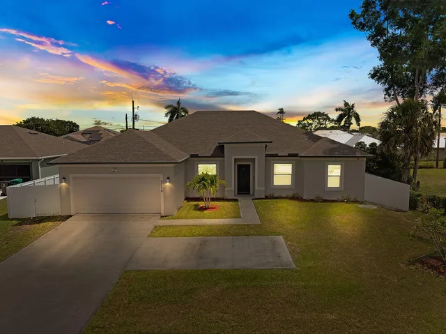 a view of an house with swimming pool