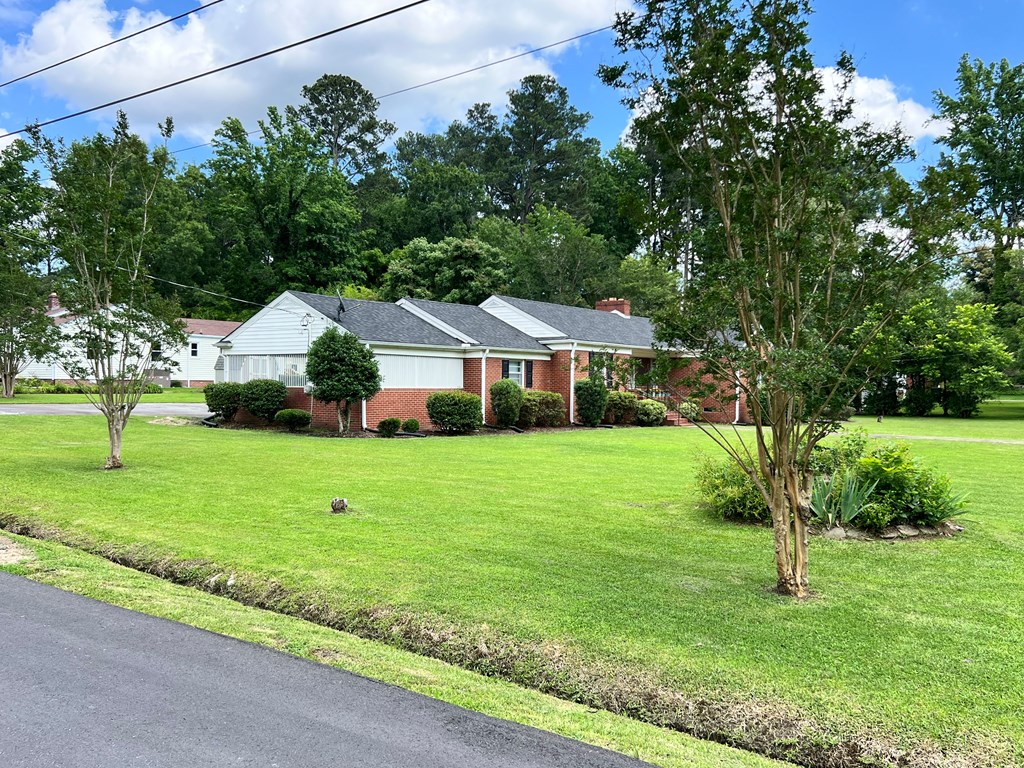 501 Cedar Street Clinton, SC 29325 - Photo 4 of 31