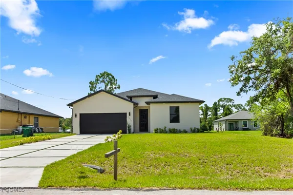 $329,900 | 6010 Acorn Circle, LaBelle, FL 33935