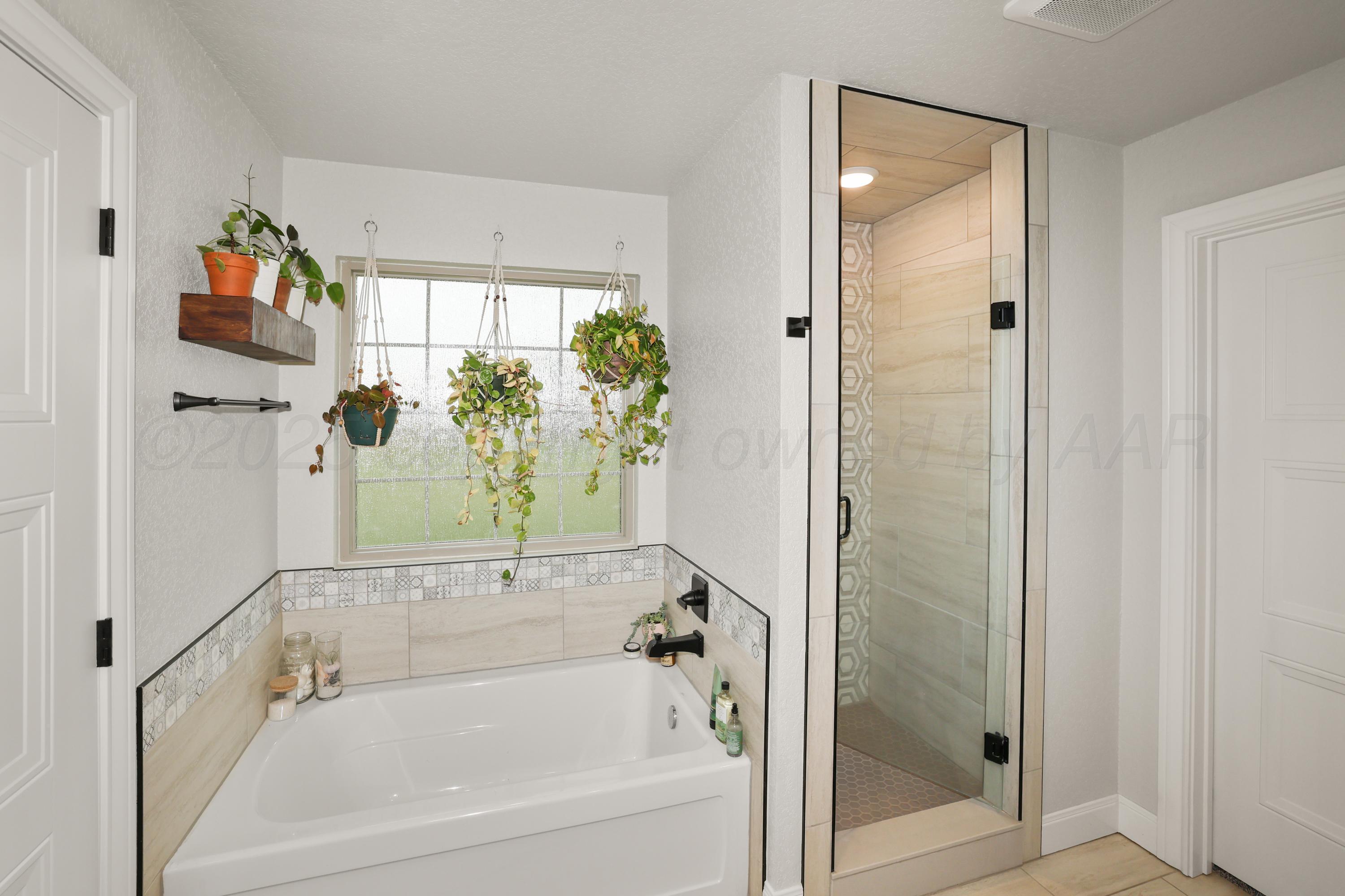 17450 Stone Creek Road Amarillo, TX 79124 - Photo 17 of 30 a bathroom with a bathtub and a shower