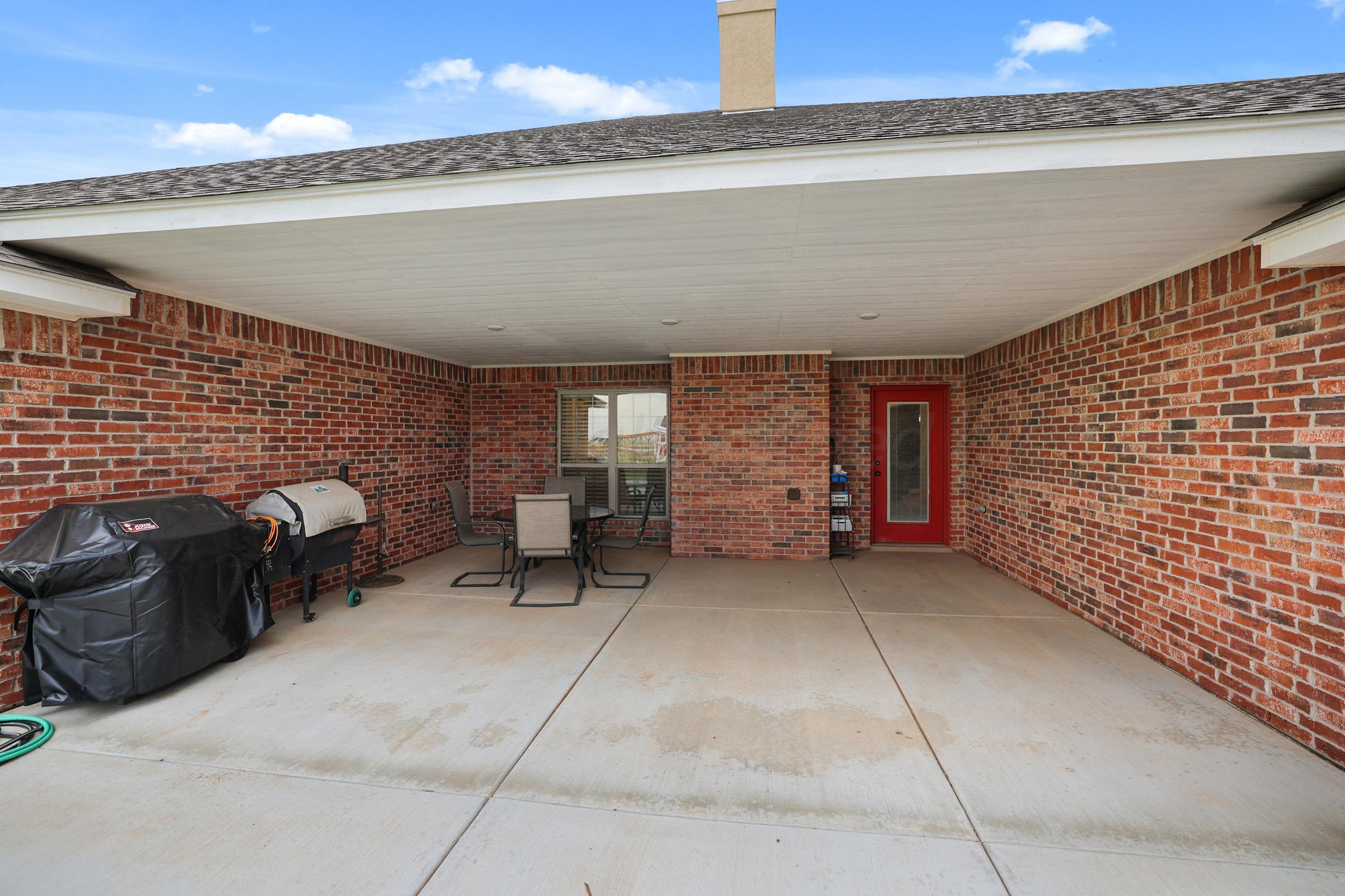 17450 Stone Creek Road Amarillo, TX 79124 - Photo 27 of 30 a view of a patio with table and chairs and iron floor