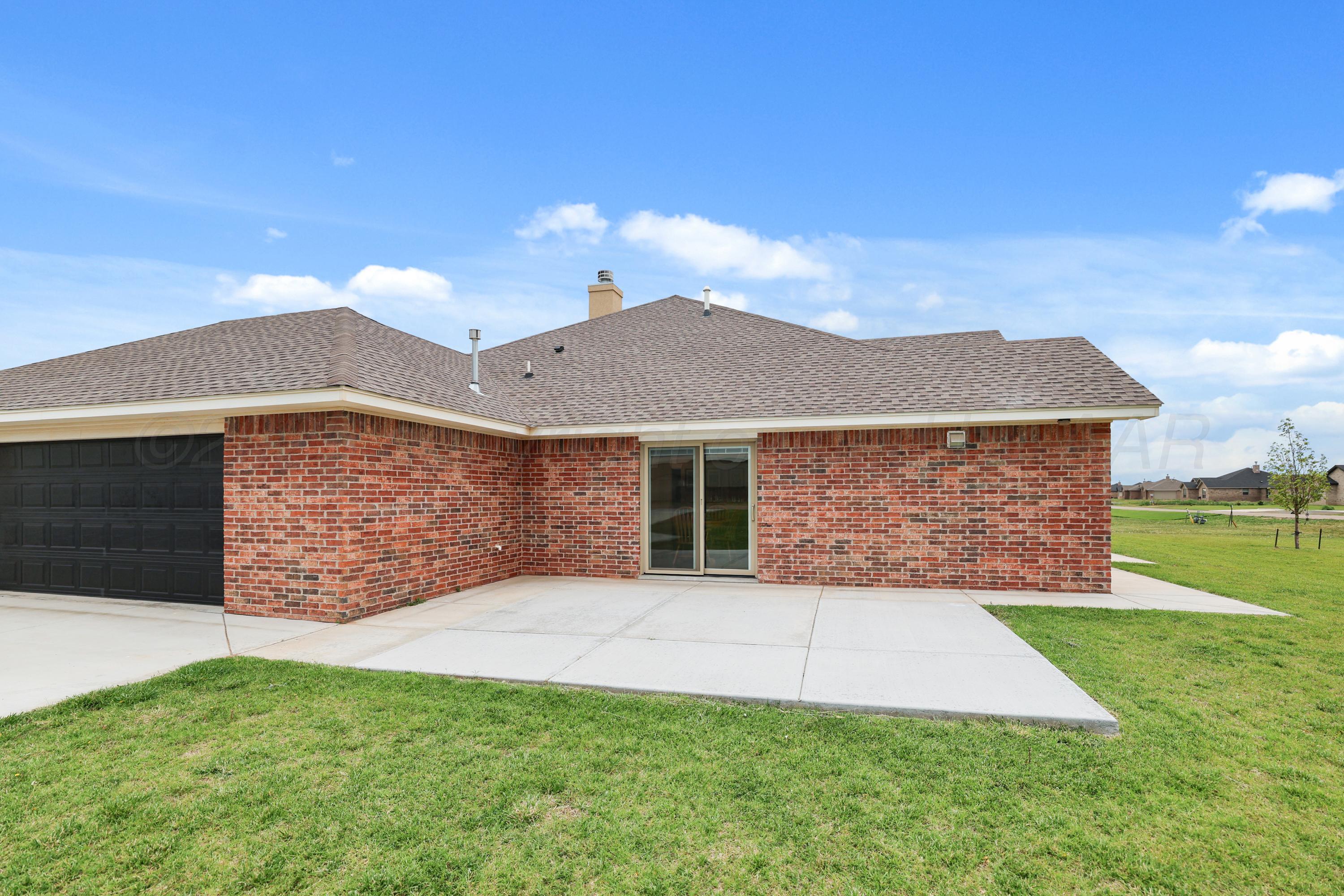 17450 Stone Creek Road Amarillo, TX 79124 - Photo 4 of 30 a front view of a house with yard and garage