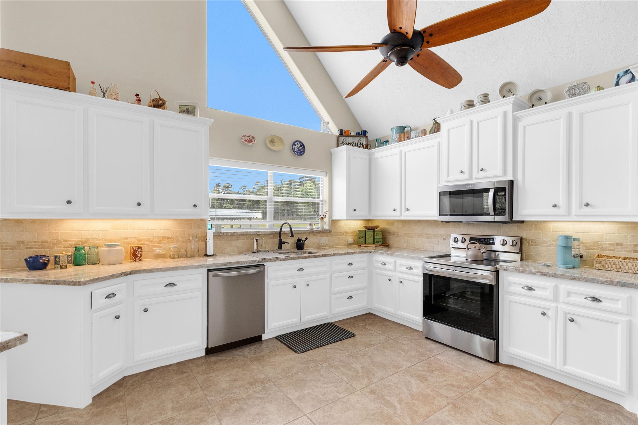 11426 Willis Waukegan Road Conroe, TX 77303 - Photo 10 of 44
