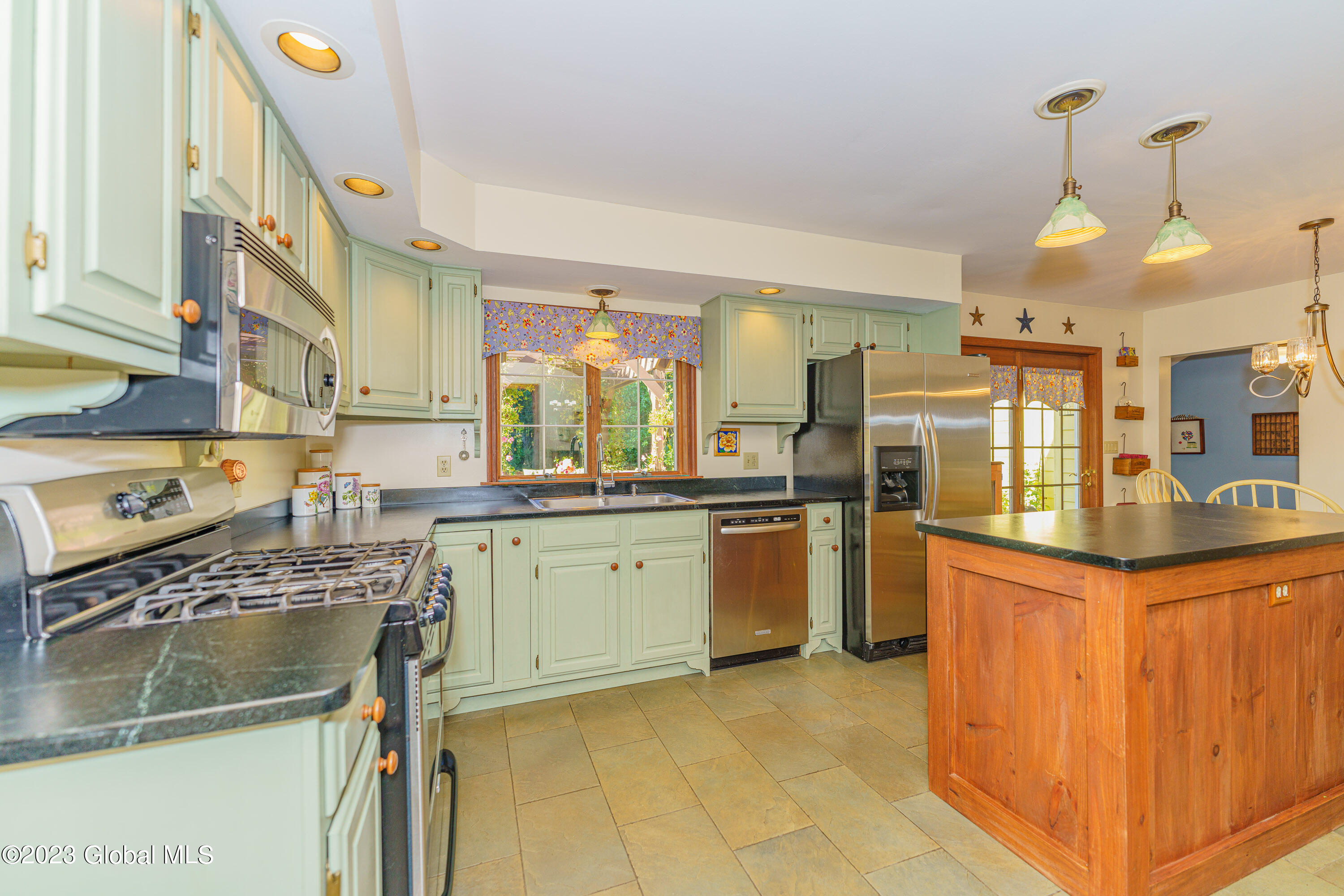 20 Timber Ledge Schodack, NY 12061 - Photo 3 of 61 4 Kitchen 1