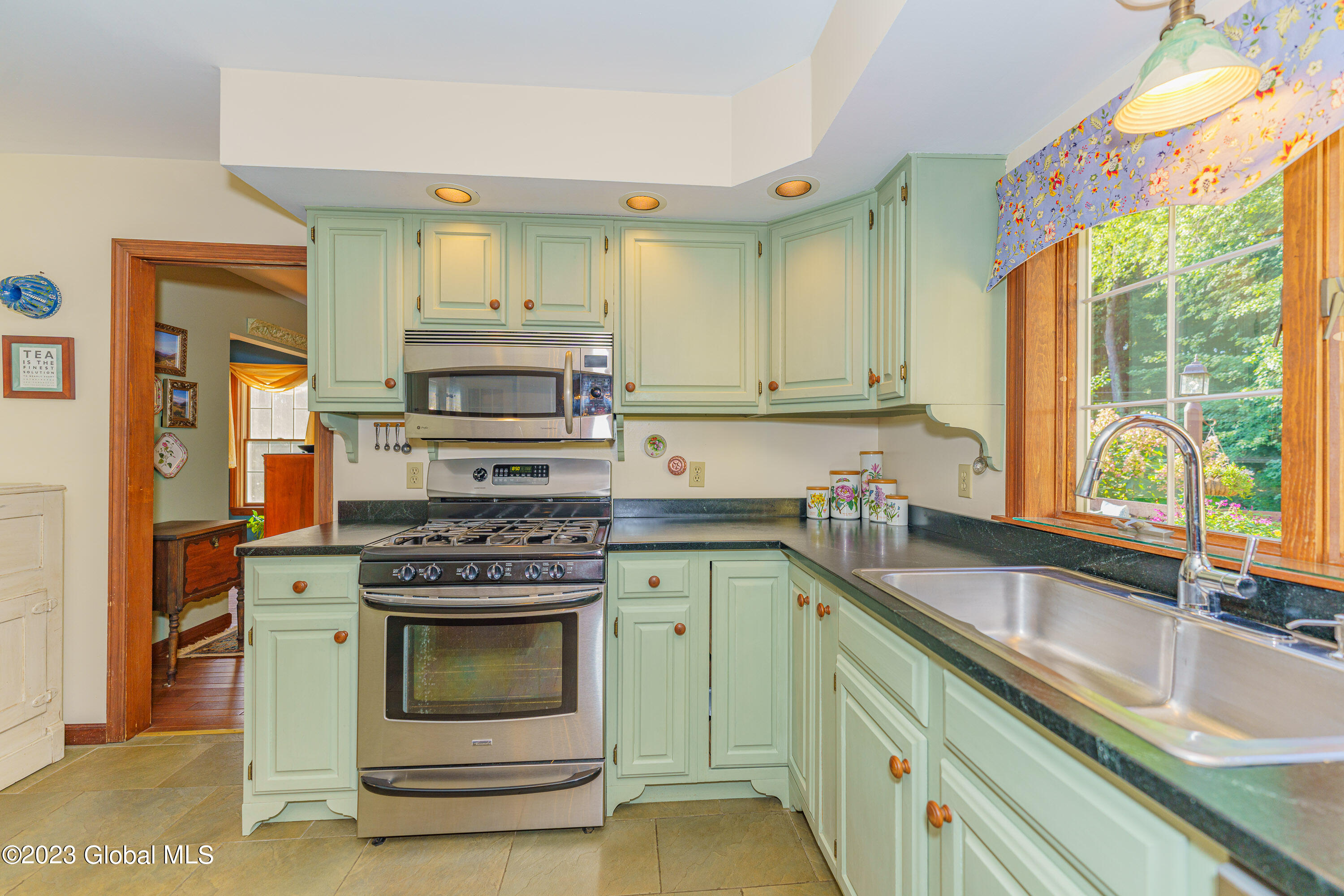 20 Timber Ledge Schodack, NY 12061 - Photo 7 of 61 4 Kitchen 5