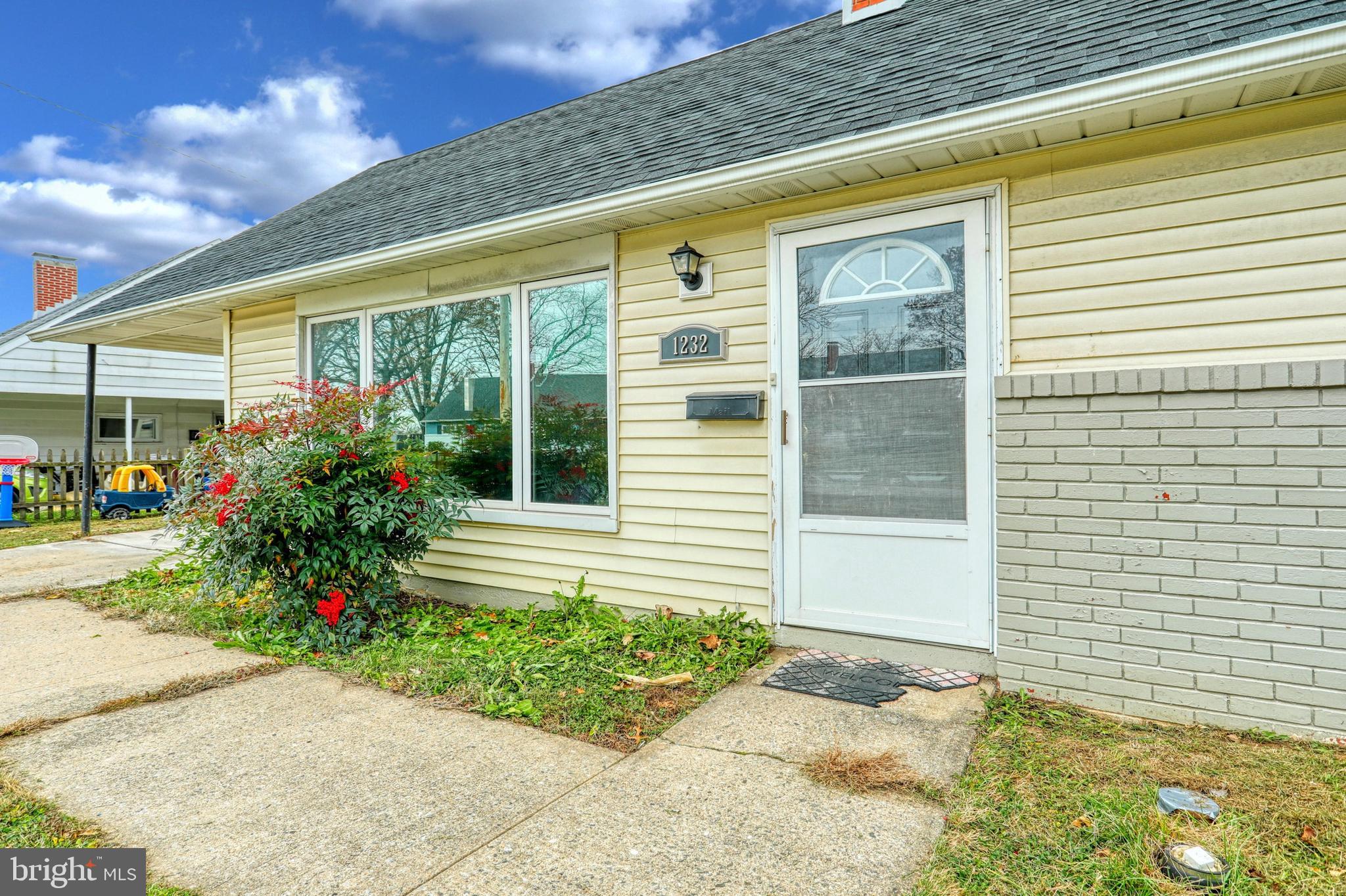 1232 Wogan Road York, PA 17404 - Photo 2 of 25