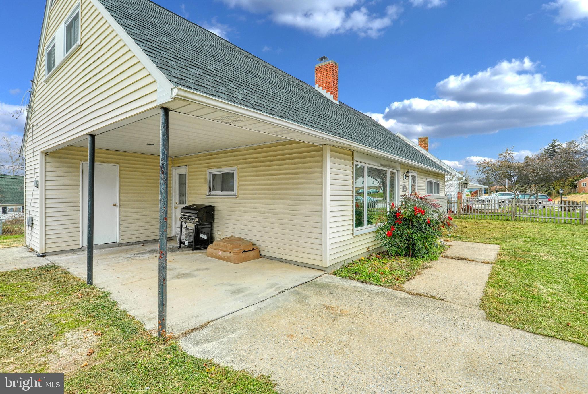 1232 Wogan Road York, PA 17404 - Photo 21 of 25 Carport