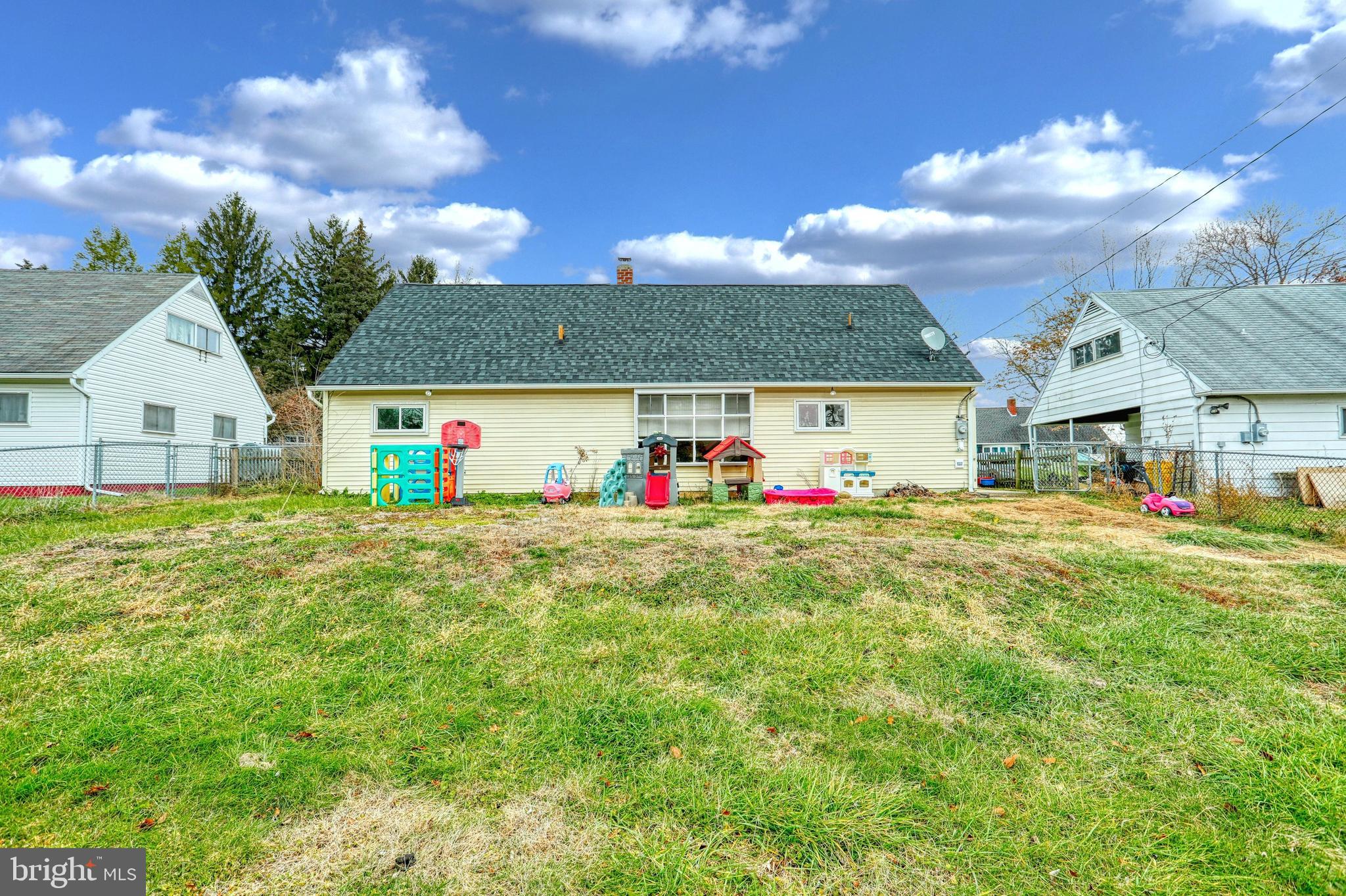 1232 Wogan Road York, PA 17404 - Photo 23 of 25 Large backyard