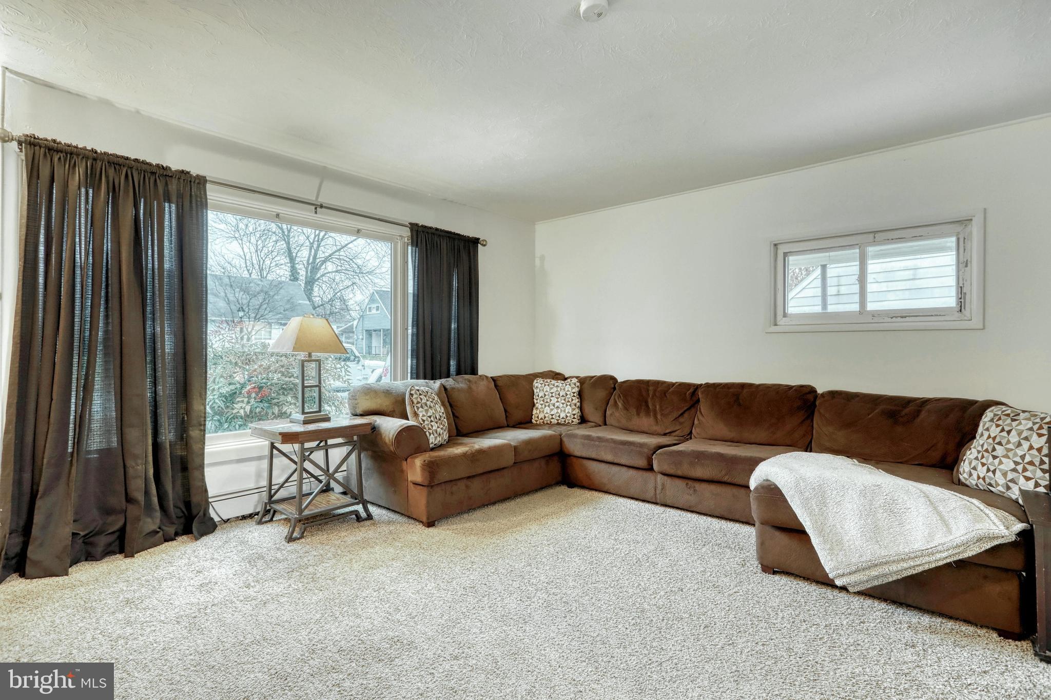 1232 Wogan Road York, PA 17404 - Photo 5 of 25 Living Room