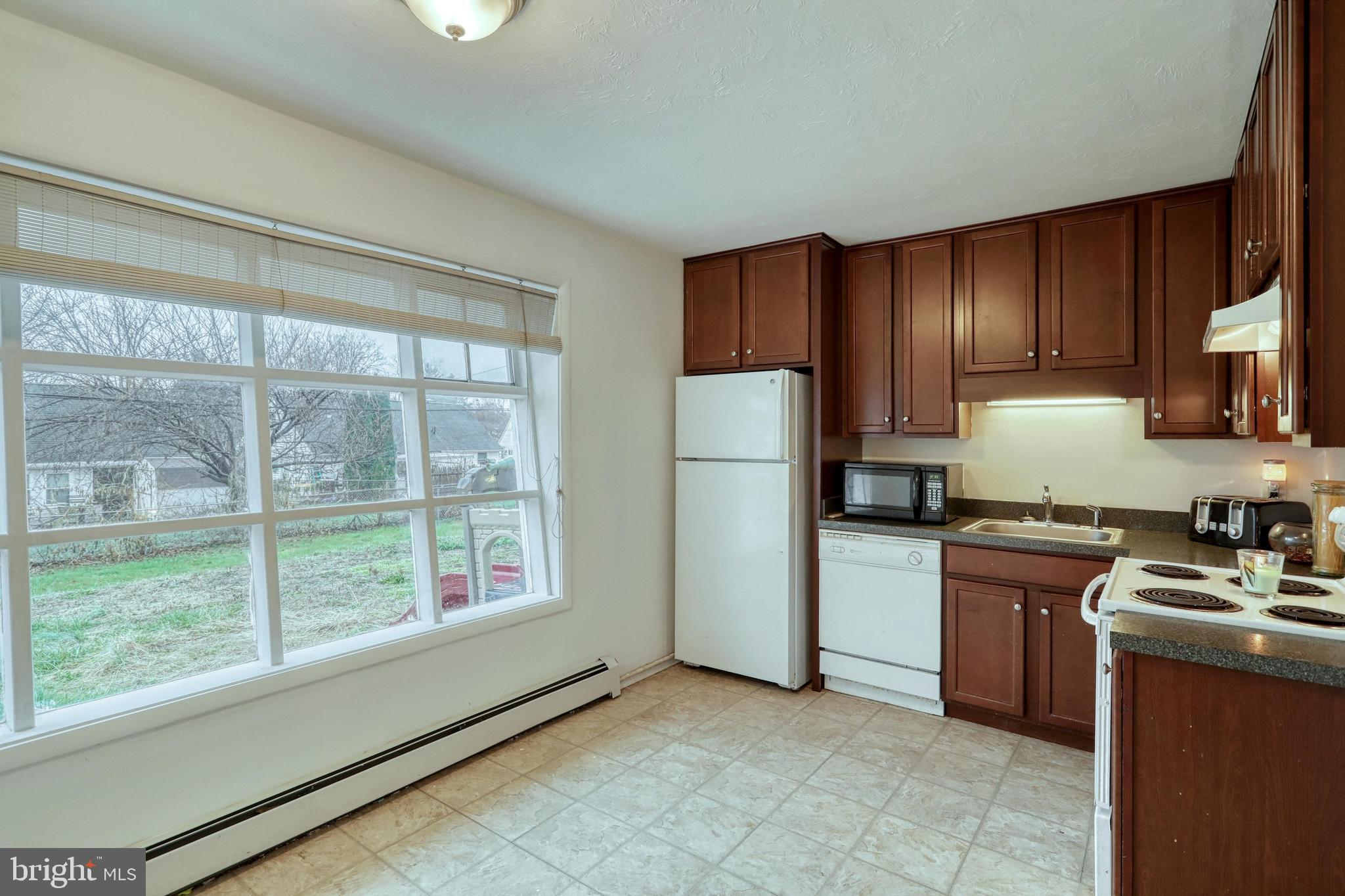 1232 Wogan Road York, PA 17404 - Photo 7 of 25 Eat In Kitchen