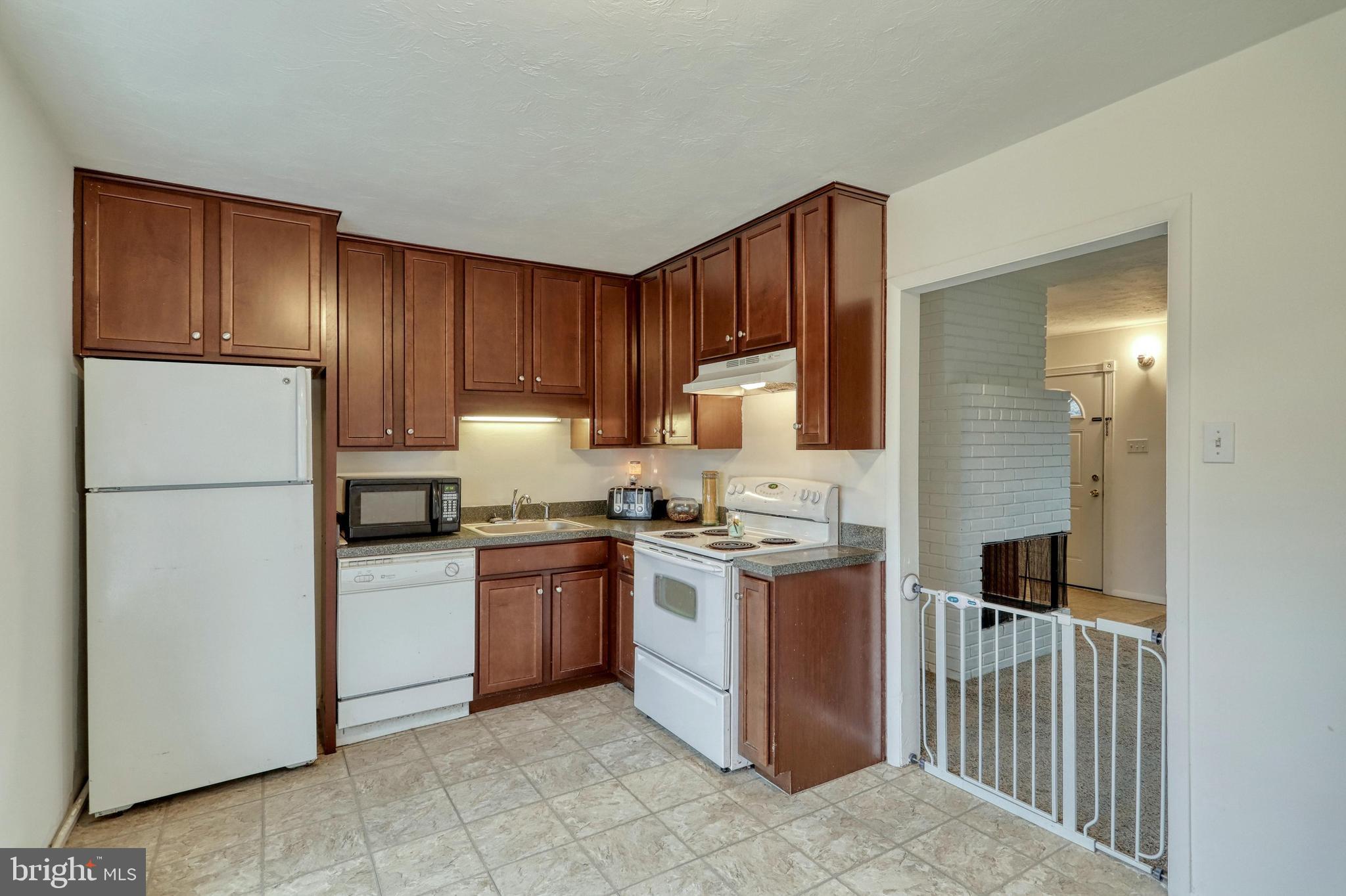 1232 Wogan Road York, PA 17404 - Photo 8 of 25 Maple Cabinets