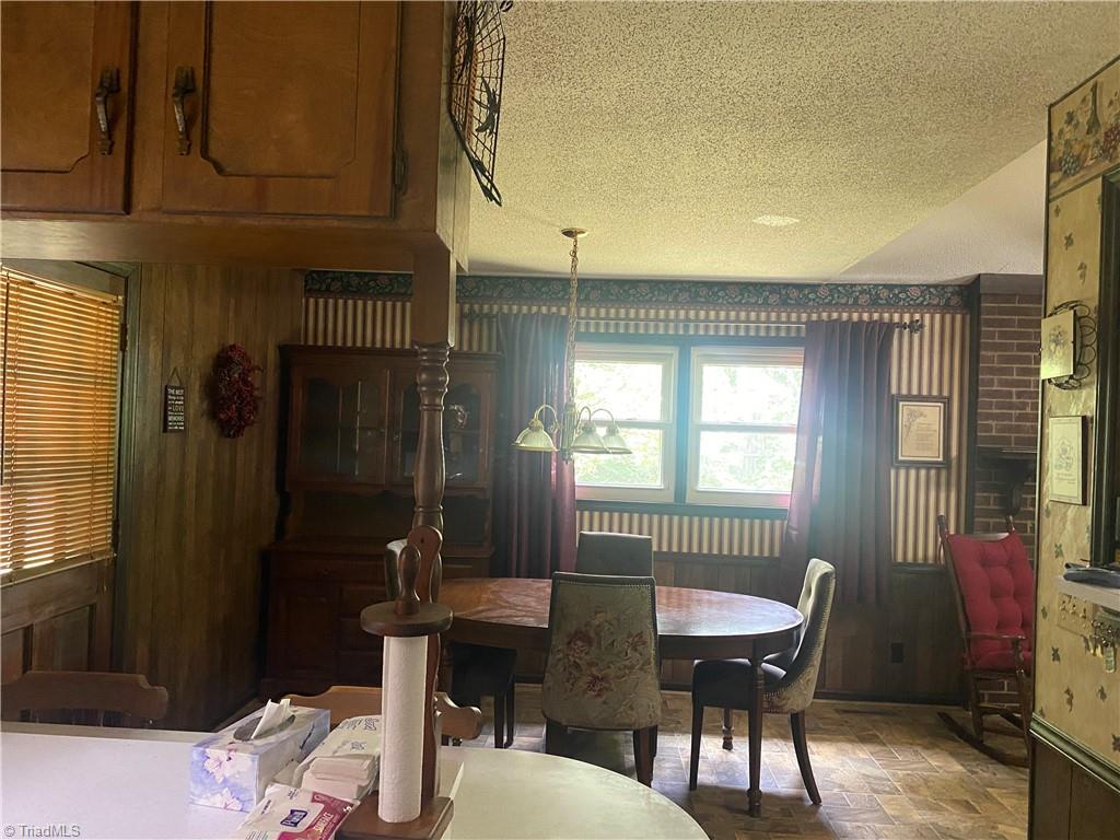 1104 Windover Road Randleman, NC 27317 - Photo 8 of 22 dining area