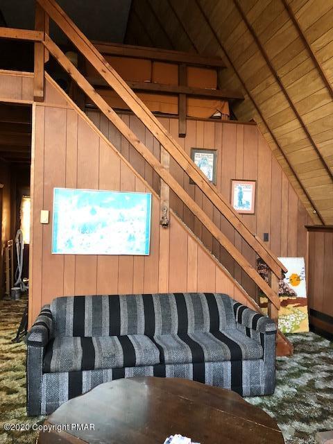 228 Haystack Road Henryville, PA 18332 - Photo 5 of 8 a view of a couch in the balcony
