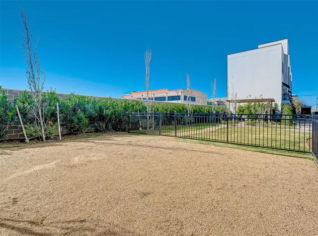 $3,750 | 1256 North Post Oak Road, Houston, TX 77055