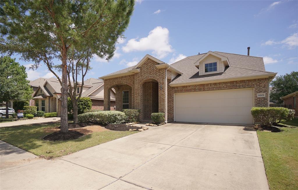 Super well maintained home in Cinco Ranch! 5 bedrooms and 3 full bathrooms!