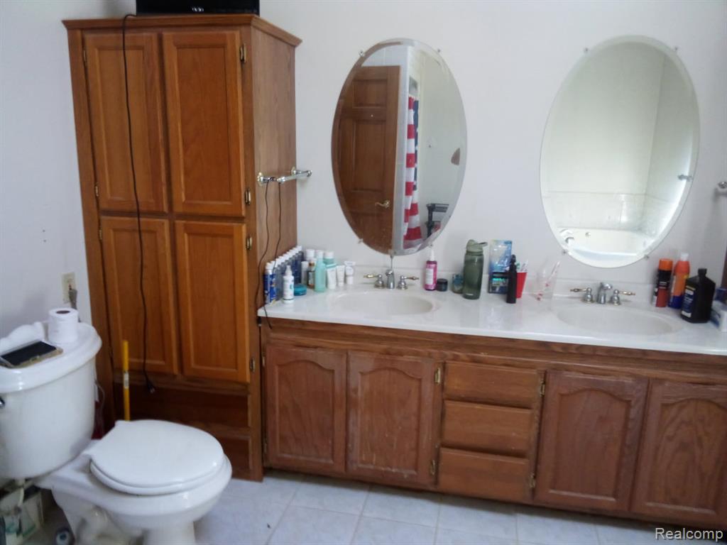 5255 North Seymour Road Flushing, MI 48433 - Photo 13 of 44