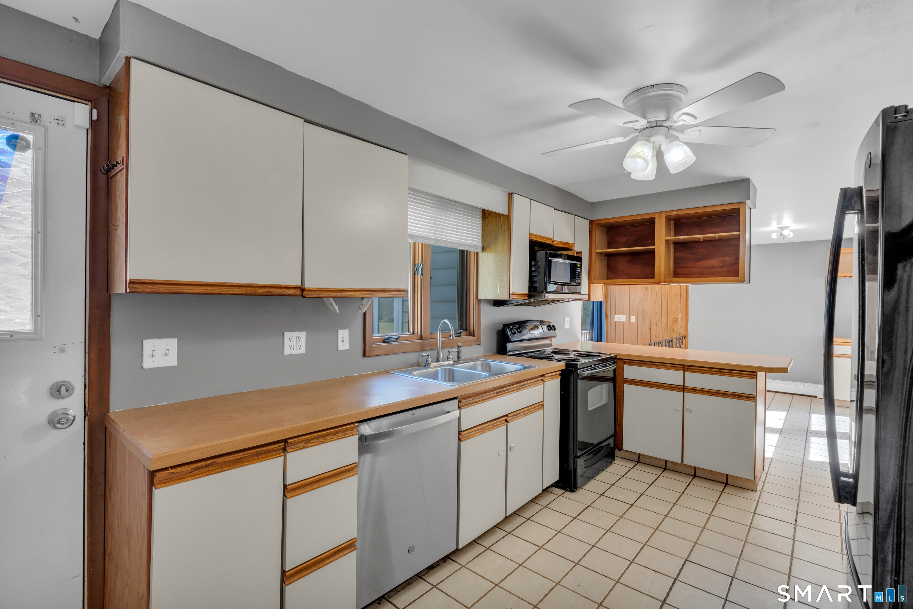 561 Old Colchester Road Montville, CT 06382 - Photo 13 of 38 Gallery Image 13
