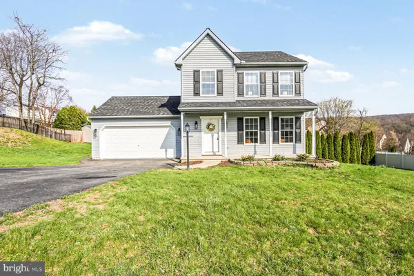 $385,000 | 55 Burberry Lane, Mount Wolf, PA 17347