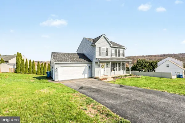 $385,000 | 55 Burberry Lane, Mount Wolf, PA 17347