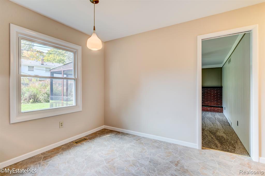 15761 Riverside Street Livonia, MI 48154 - Photo 25 of 62 Gallery Image 25