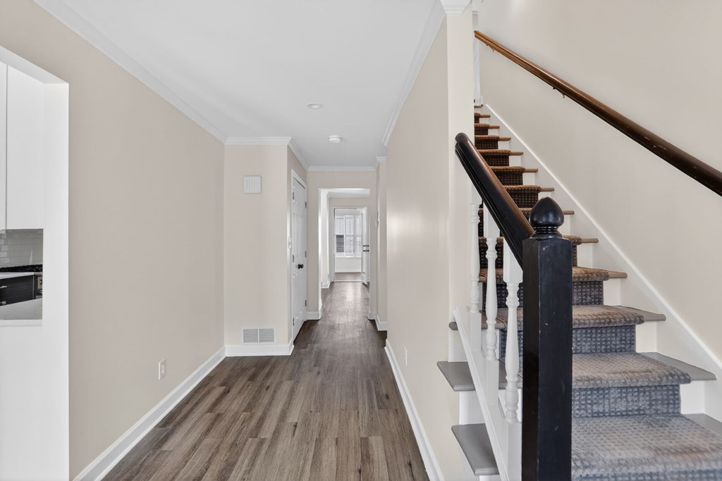 2264 Brianwood Court Decatur, GA 30033 - Photo 5 of 38 Entrance Foyer