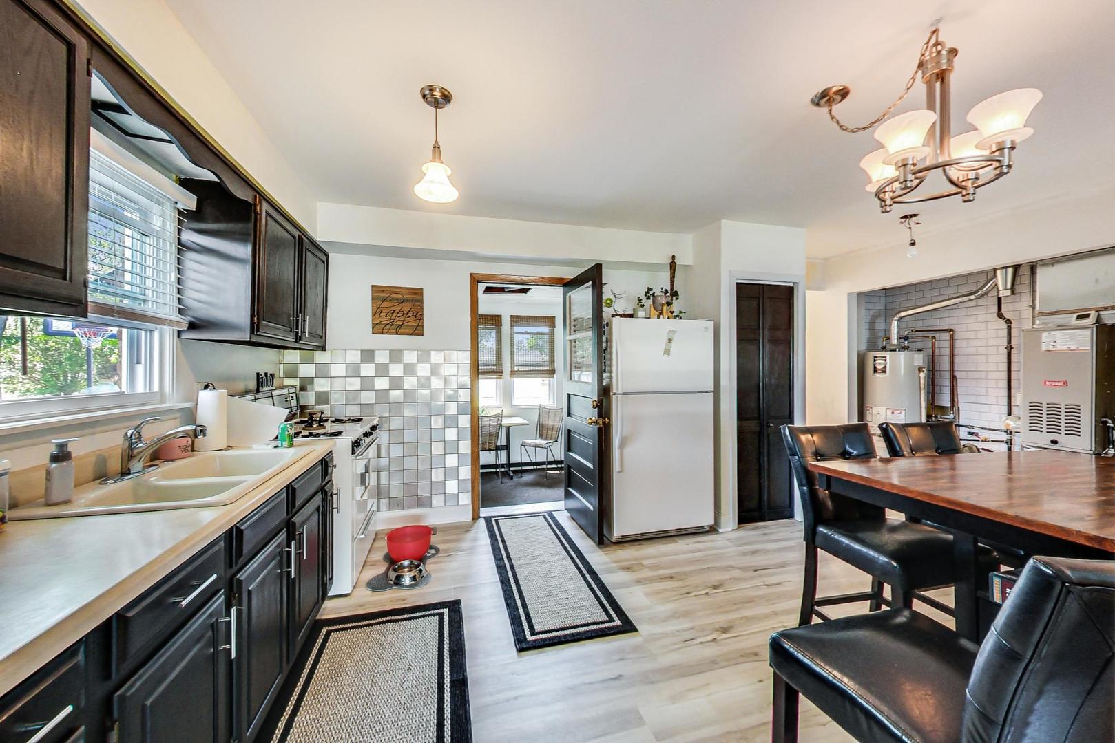 10848 Lyman Avenue Chicago Ridge, IL 60415 - Photo 9 of 48 Gallery Image 9