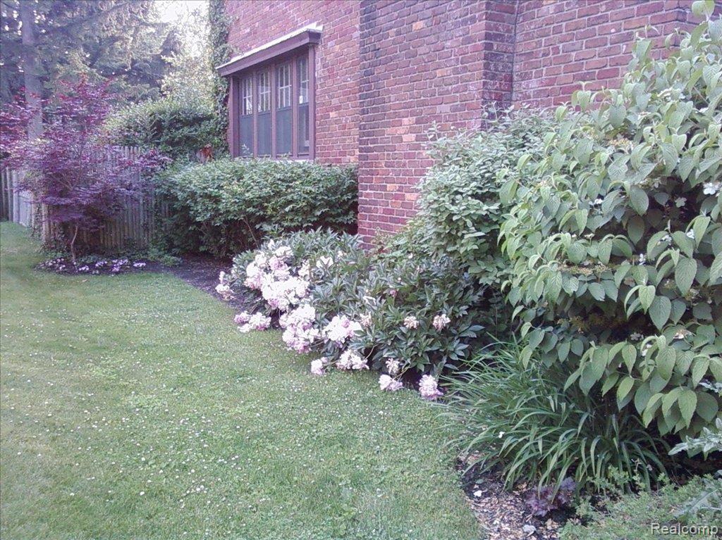 447 Rivard Boulevard Grosse Pointe, MI 48230 - Photo 15 of 22 447 RIVARD 040