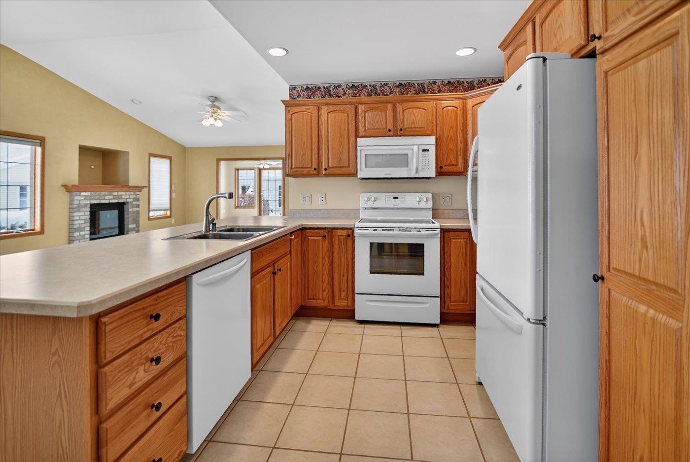 608 Springbrook Circle DeForest, WI 53532 - Photo 10 of 46