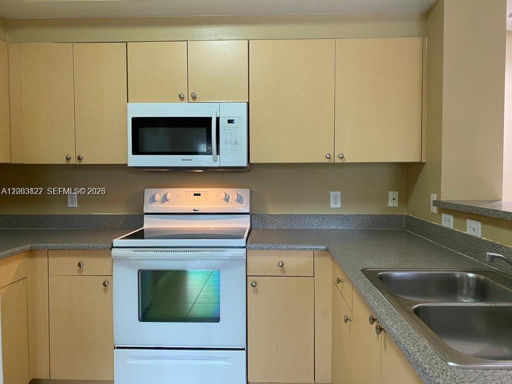 8060 North Nob Hill Road, Unit 203 Tamarac, FL 33321 - Photo 2 of 18