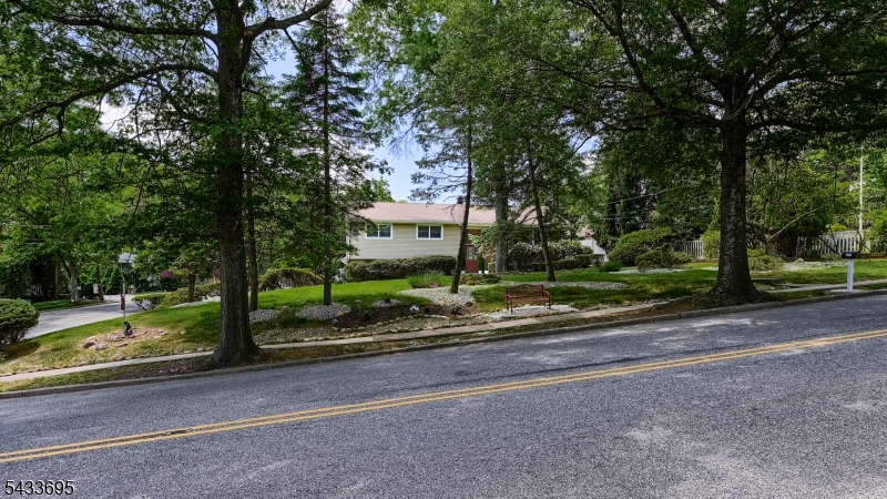 277 French Hill Road Wayne, NJ 07470 - Photo 3 of 28