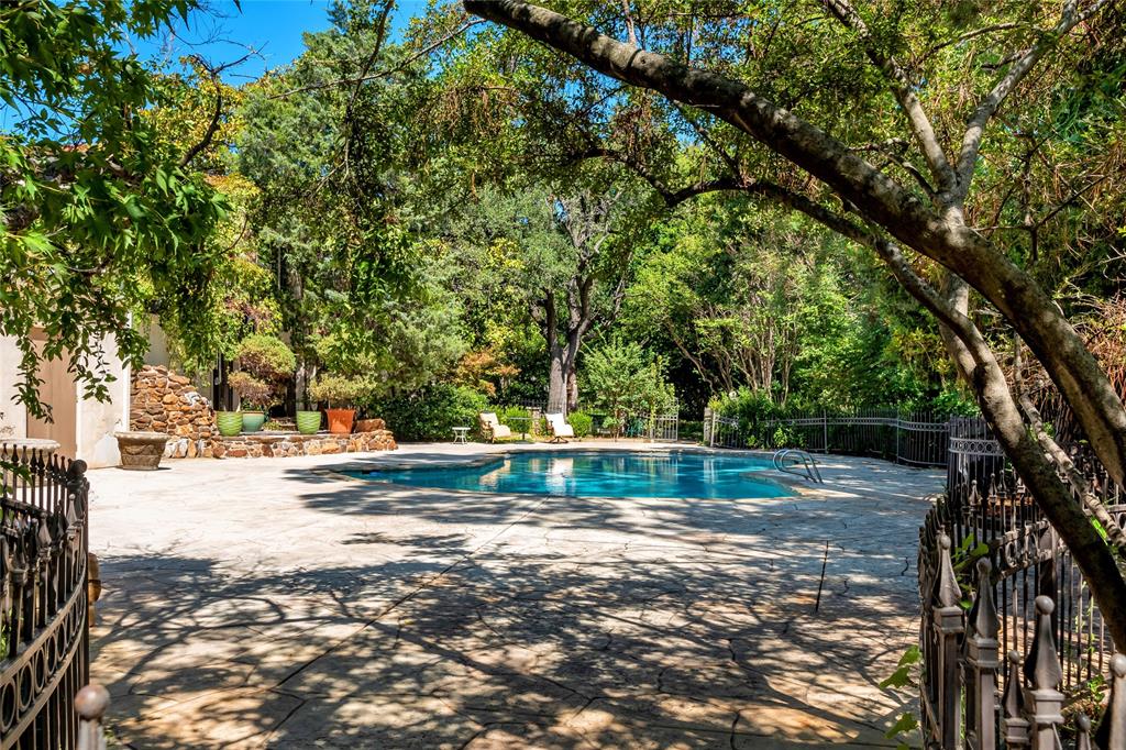 9909 Preston Road Dallas, TX 75230 - Photo 21 of 22 a backyard of a house with lots of green space