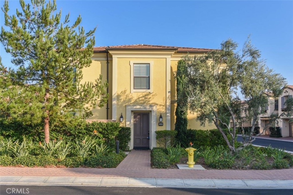 229 Rodeo Irvine, CA 92602 - Photo 1 of 37 End Unit